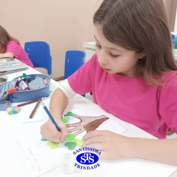 Aulas no laboratório de ciências promovem aprendizado lúdico 