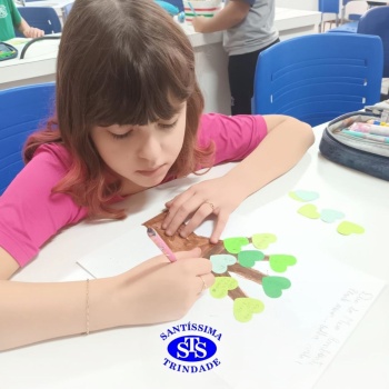 Aulas no laboratório de ciências promovem aprendizado lúdico 
