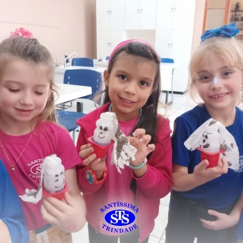 Aulas no laboratório de ciências promovem aprendizado lúdico 
