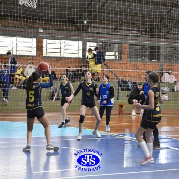 Estudantes do Santíssima e do CEAP, de Ijuí, participam de Amistoso de Basquete