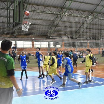 Estudantes do Santíssima e do CEAP, de Ijuí, participam de Amistoso de Basquete