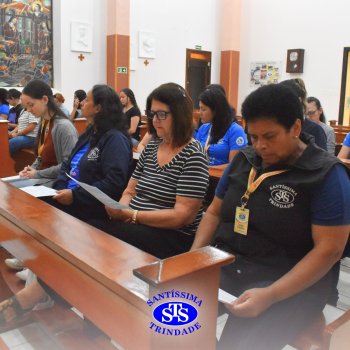 Profissionais do Colégio celebram o sentido da Páscoa em momentos de oração da Via Sacra na Capela