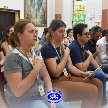 Profissionais do Colégio celebram o sentido da Páscoa em momentos de oração da Via Sacra na Capela