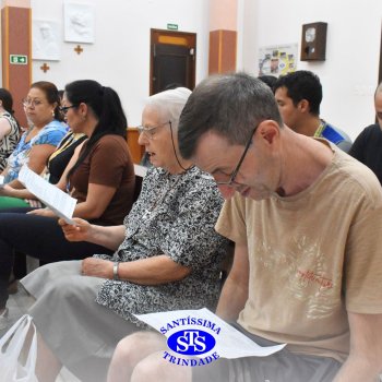 Profissionais do Colégio celebram o sentido da Páscoa em momentos de oração da Via Sacra na Capela