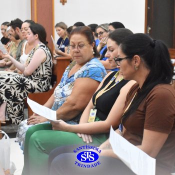 Profissionais do Colégio celebram o sentido da Páscoa em momentos de oração da Via Sacra na Capela