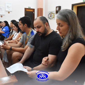 Profissionais do Colégio celebram o sentido da Páscoa em momentos de oração da Via Sacra na Capela