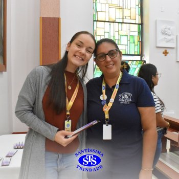 Profissionais do Colégio celebram o sentido da Páscoa em momentos de oração da Via Sacra na Capela