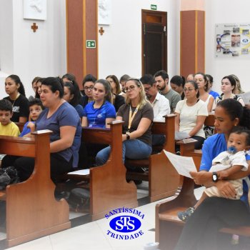 Profissionais do Colégio celebram o sentido da Páscoa em momentos de oração da Via Sacra na Capela