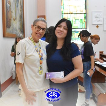 Profissionais do Colégio celebram o sentido da Páscoa em momentos de oração da Via Sacra na Capela