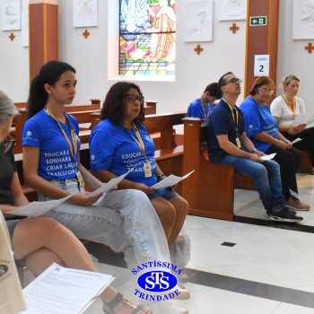 Profissionais do Colégio celebram o sentido da Páscoa em momentos de oração da Via Sacra na Capela