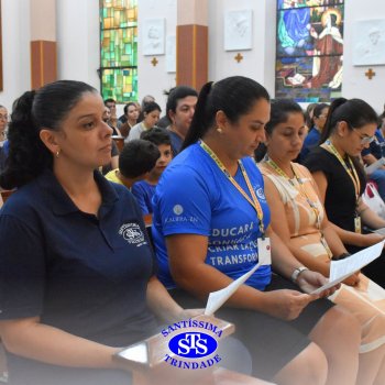 Profissionais do Colégio celebram o sentido da Páscoa em momentos de oração da Via Sacra na Capela