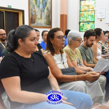Profissionais do Colégio celebram o sentido da Páscoa em momentos de oração da Via Sacra na Capela