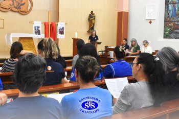 Profissionais do Colégio celebram o sentido da Páscoa em momentos de oração da Via Sacra