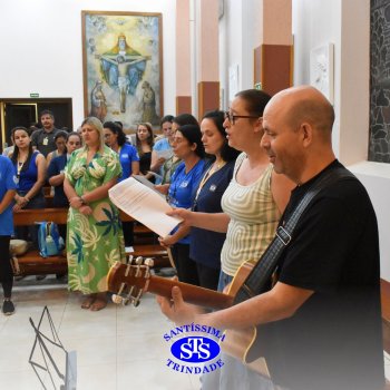 Profissionais do Colégio celebram o sentido da Páscoa em momentos de oração da Via Sacra na Capela