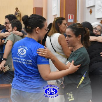 Profissionais do Colégio celebram o sentido da Páscoa em momentos de oração da Via Sacra na Capela