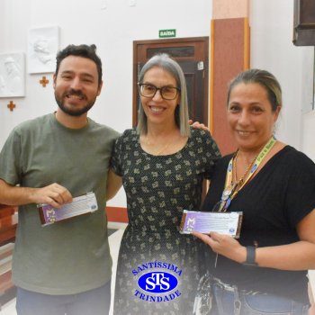 Profissionais do Colégio celebram o sentido da Páscoa em momentos de oração da Via Sacra na Capela