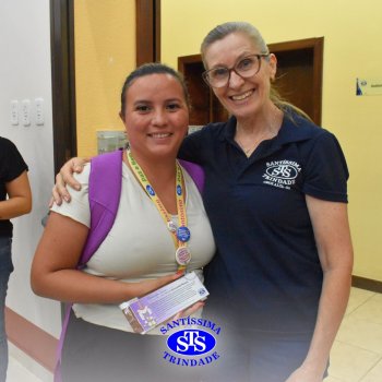 Profissionais do Colégio celebram o sentido da Páscoa em momentos de oração da Via Sacra na Capela