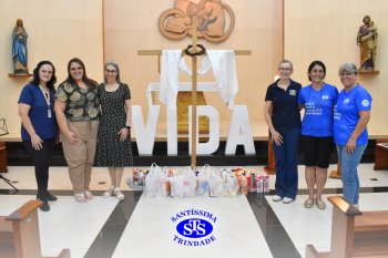 Profissionais do Colégio celebram o sentido da Páscoa em momentos de oração da Via Sacra na Capela