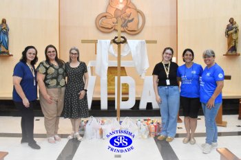 Profissionais do Colégio celebram o sentido da Páscoa em momentos de oração da Via Sacra na Capela