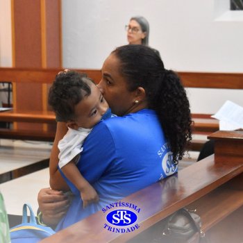 Profissionais do Colégio celebram o sentido da Páscoa em momentos de oração da Via Sacra na Capela