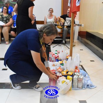 Profissionais do Colégio celebram o sentido da Páscoa em momentos de oração da Via Sacra na Capela