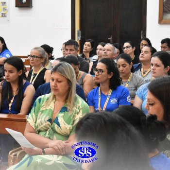 Profissionais do Colégio celebram o sentido da Páscoa em momentos de oração da Via Sacra na Capela