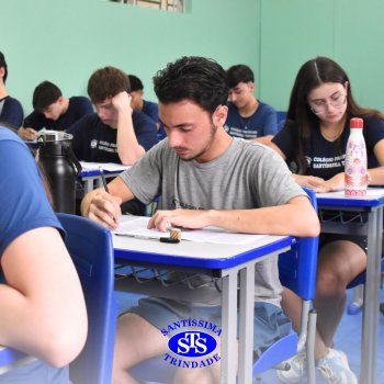 Estudantes realizam Prova Bimestral Anglo para testar conhecimentos e avaliar as aprendizagens construídas