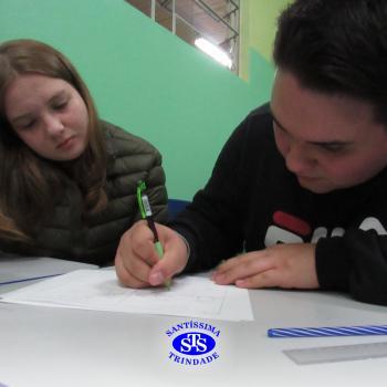 Alunos estudam hiperinflação e plano real através de tirinhas