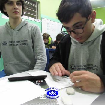 Alunos estudam hiperinflação e plano real através de tirinhas