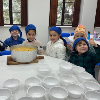 Sopa com legumes estimula a alimentação saudável e aumenta o vocabulário em inglês