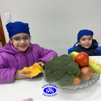 Sopa com legumes estimula a alimentação saudável e aumenta o vocabulário em inglês