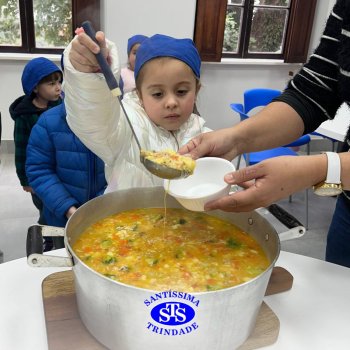 Sopa com legumes estimula a alimentação saudável e aumenta o vocabulário em inglês