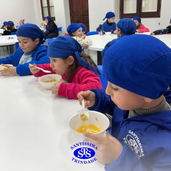 Sopa com legumes estimula a alimentação saudável e aumenta o vocabulário em inglês