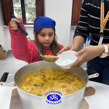 Sopa com legumes estimula a alimentação saudável e aumenta o vocabulário em inglês