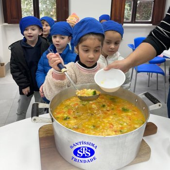 Sopa com legumes estimula a alimentação saudável e aumenta o vocabulário em inglês