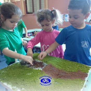 Alunos constroem maquete para estudar a história da cidade | Infantil 4