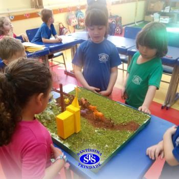 Alunos constroem maquete para estudar a história da cidade | Infantil 4