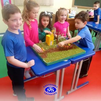 Alunos constroem maquete para estudar a história da cidade | Infantil 4