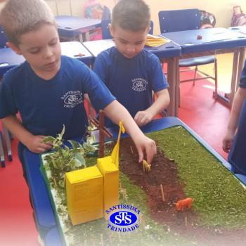 Alunos constroem maquete para estudar a história da cidade | Infantil 4